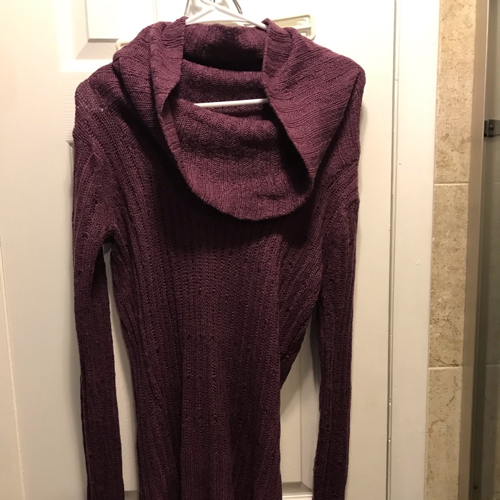 Poof excellence/-purple sweater top
